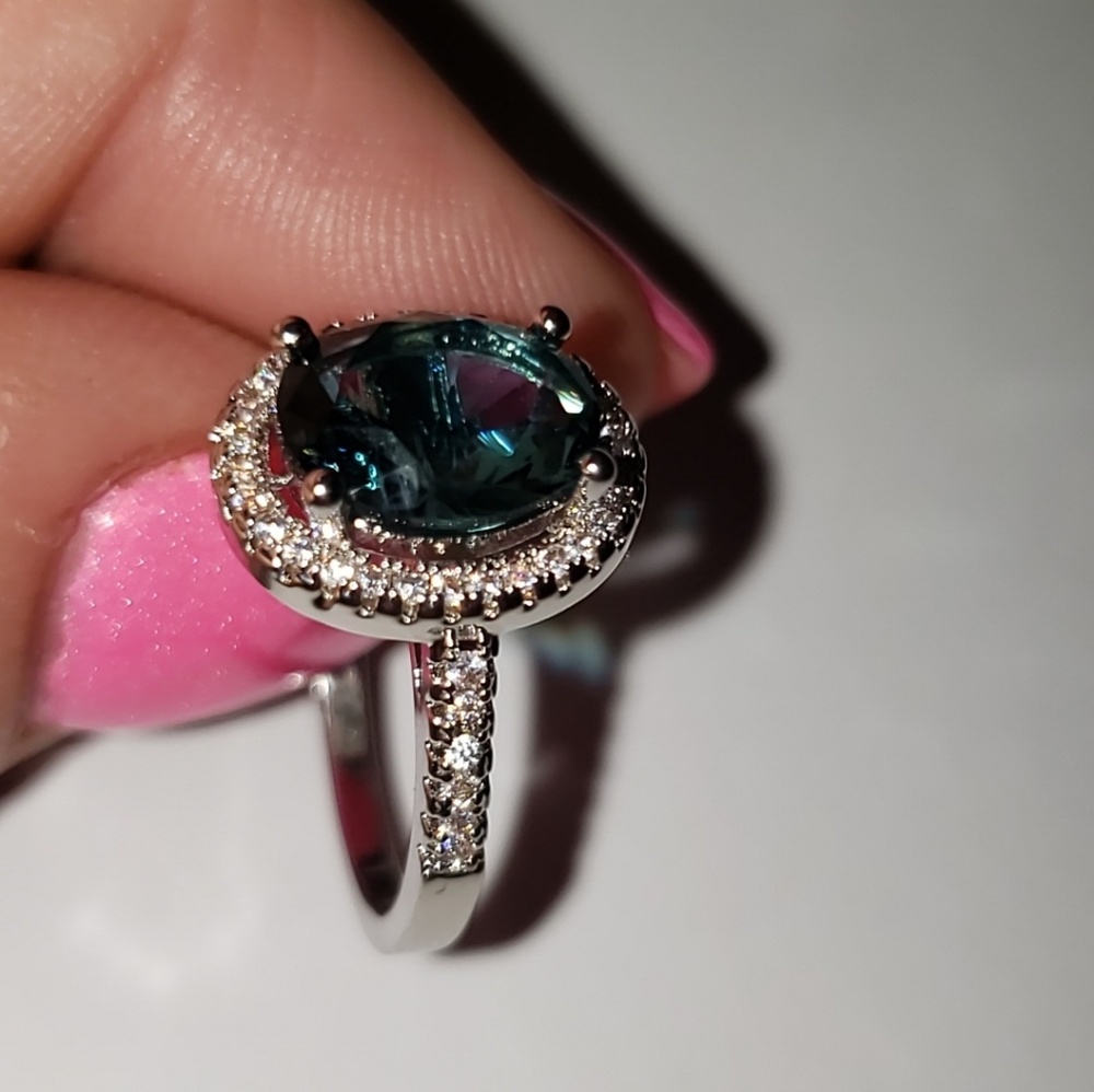 Blue Topaz Sterling Silver Ring - Picture 6 of 8